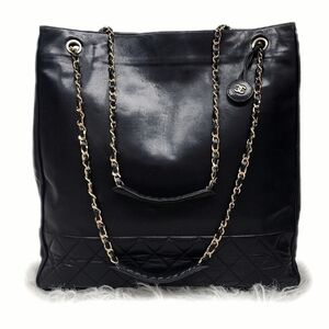 ✨ Chanel Vintage Black Leather Tote – Timeless Elegance ✨